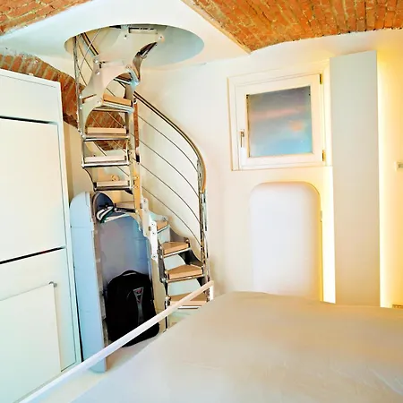 Elegant And Modern Loft In Medieval Bolonia