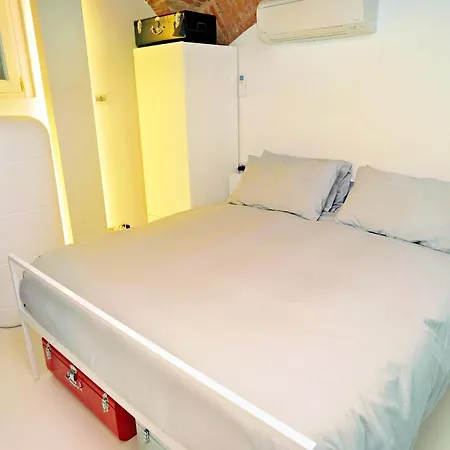 Elegant And Modern Loft In Medieval Apartament Bolonia